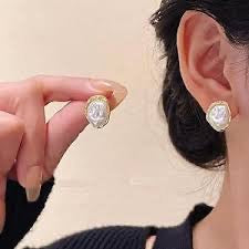 Pearl studs