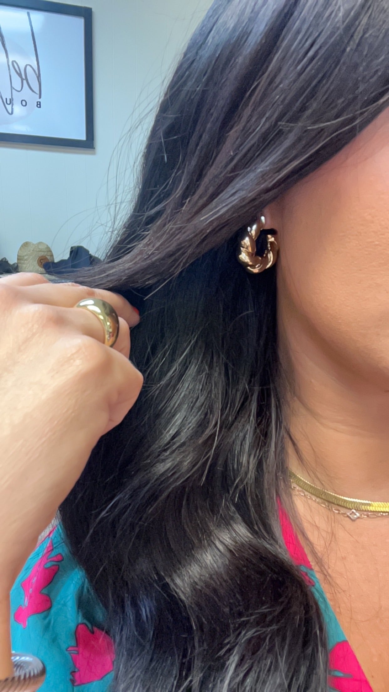 Small wavy hoop